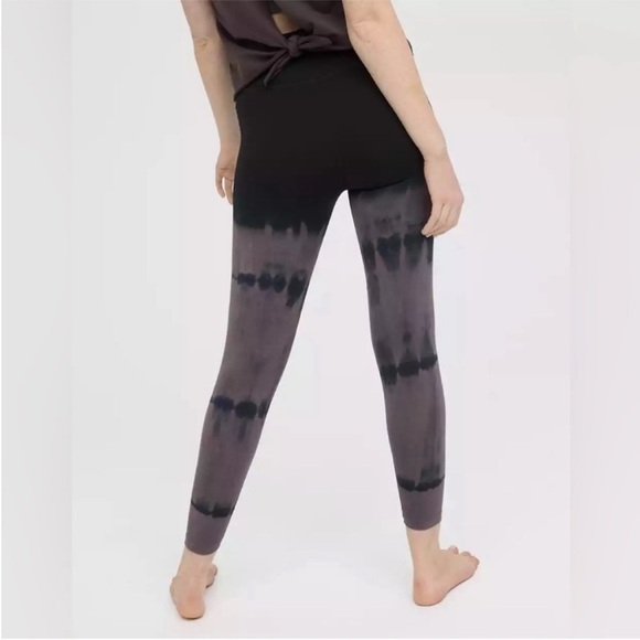 Aerie Offline Seamless High Rise Black & Purple Tie Dye Leggings Extra Small - Picture 2 of 11